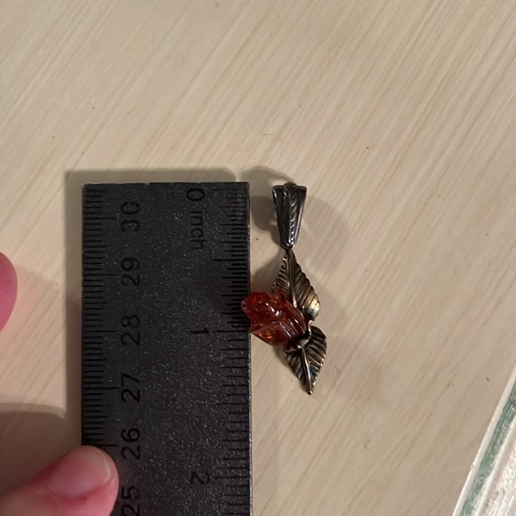 Amber Stone Rose Pendant - Picture 6 of 6